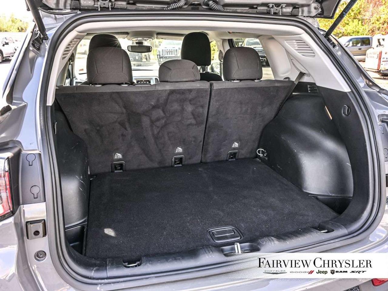 2021 Jeep Compass Upland Edition 4x4 UPLAND   HEATED SEATS   CARPLAY   PUSH BUTTON   DUAL CLIMATE   BACK UP CAMERA Photo