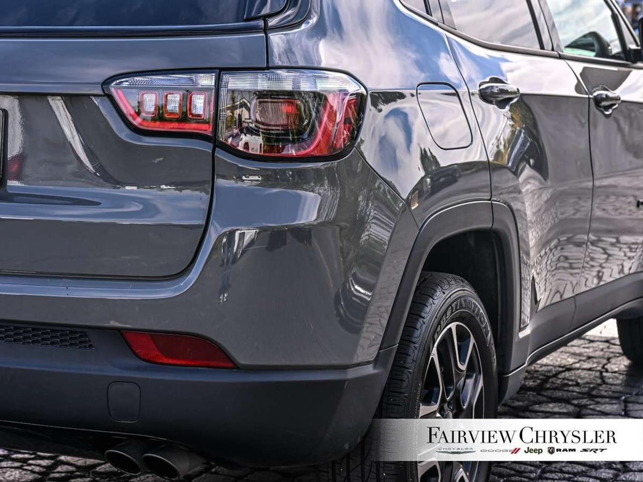 2021 Jeep Compass Upland Edition 4x4 UPLAND   HEATED SEATS   CARPLAY   PUSH BUTTON   DUAL CLIMATE   BACK UP CAMERA Photo