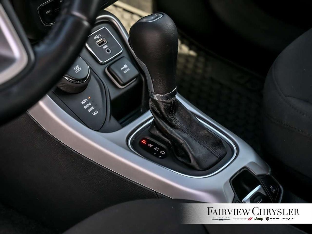 2021 Jeep Compass Upland Edition 4x4 UPLAND   HEATED SEATS   CARPLAY   PUSH BUTTON   DUAL CLIMATE   BACK UP CAMERA Photo