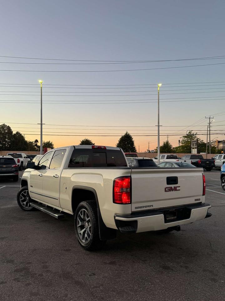 2015 GMC Sierra 1500 4WD Crew Cab 143.5 SLT Photo