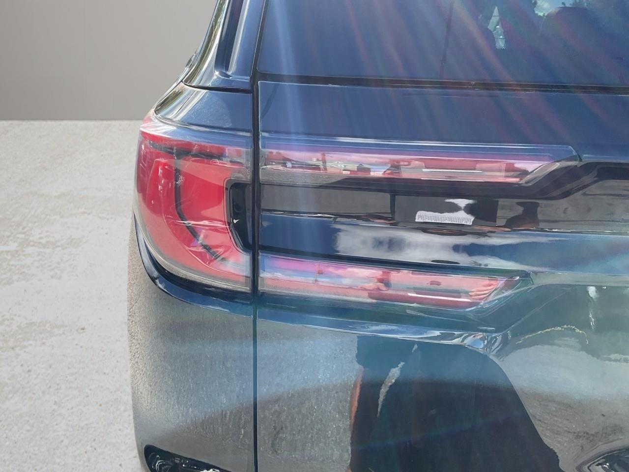 2025 GMC Acadia Elevation 4dr All-Wheel Drive Photo