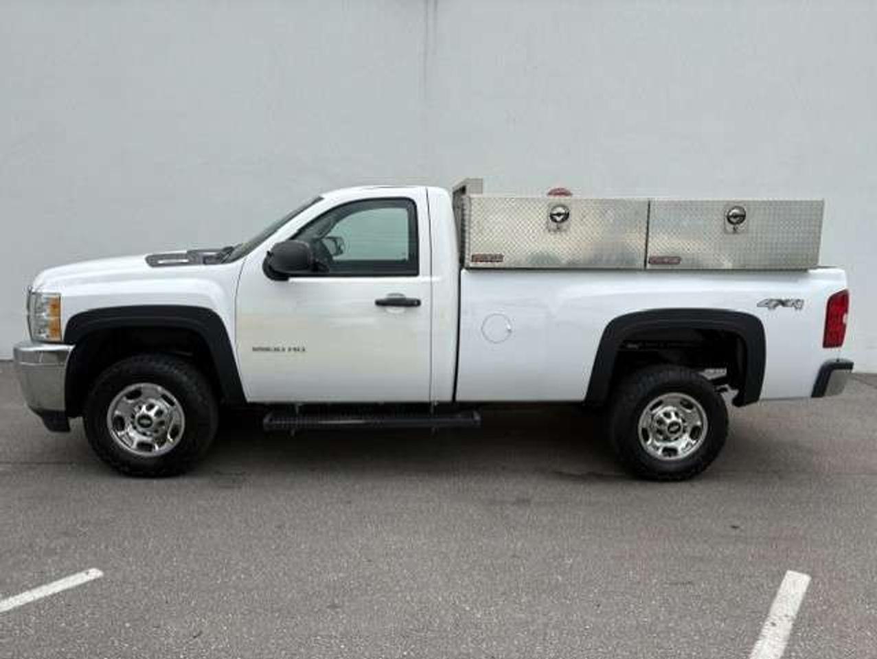 2013 Chevrolet Silverado 2500 4X4-LONG BOX-1 OWNER-CERTIFIED-NEW BRAKES Photo