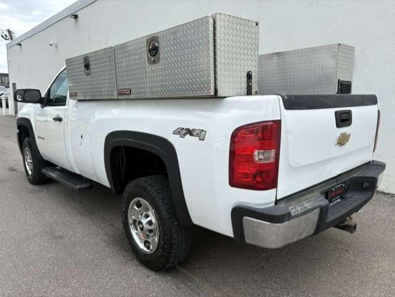 2013 Chevrolet Silverado 2500 4X4-LONG BOX-1 OWNER-CERTIFIED-NEW BRAKES Photo2