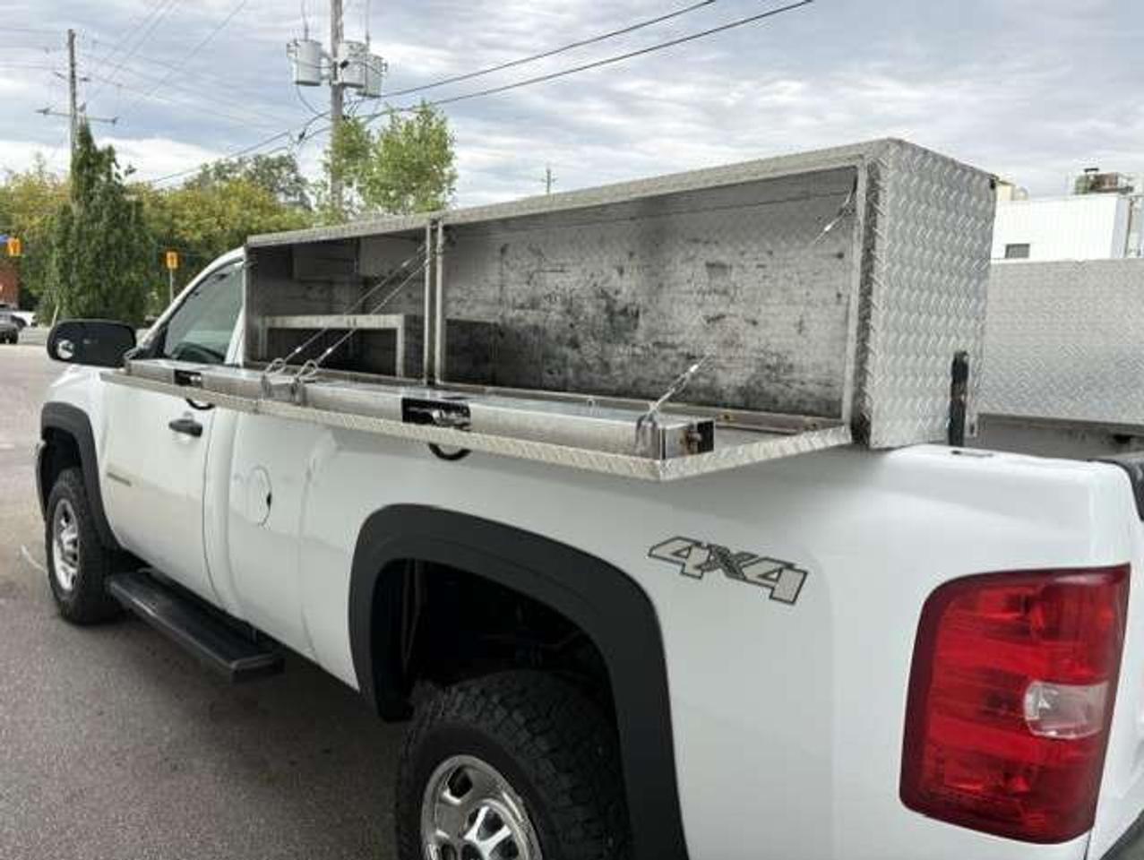 2013 Chevrolet Silverado 2500 4X4-LONG BOX-1 OWNER-CERTIFIED-NEW BRAKES Photo