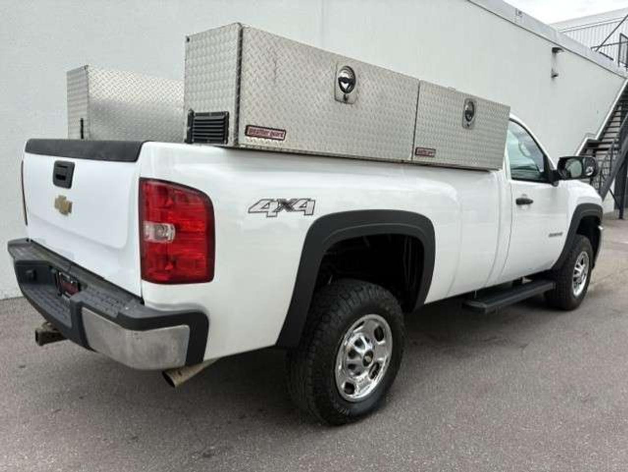 2013 Chevrolet Silverado 2500 4X4-LONG BOX-1 OWNER-CERTIFIED-NEW BRAKES Photo