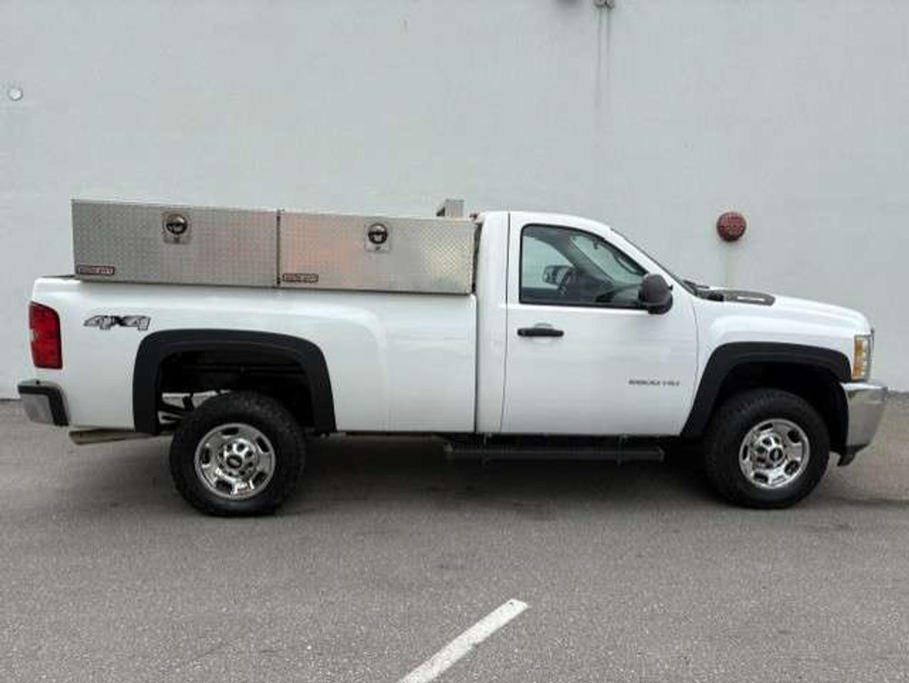 2013 Chevrolet Silverado 2500 4X4-LONG BOX-1 OWNER-CERTIFIED-NEW BRAKES Photo