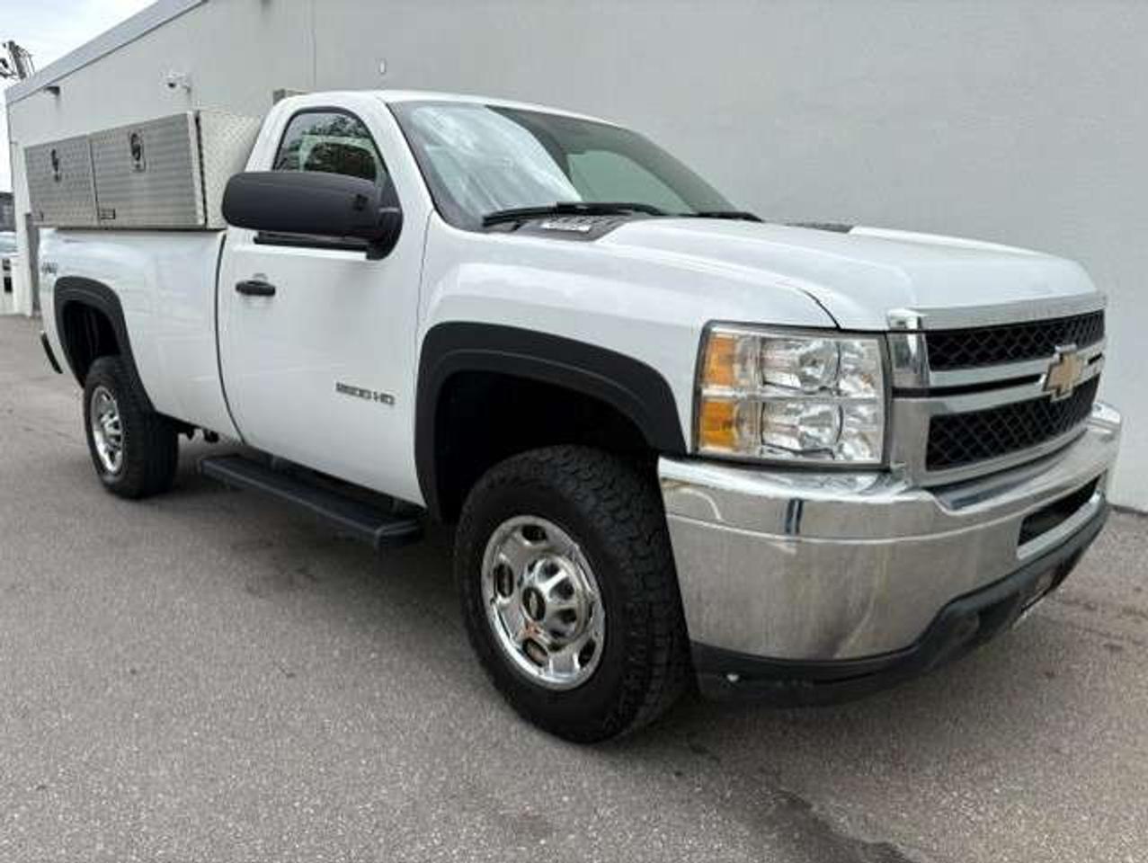 2013 Chevrolet Silverado 2500 4X4-LONG BOX-1 OWNER-CERTIFIED-NEW BRAKES Photo