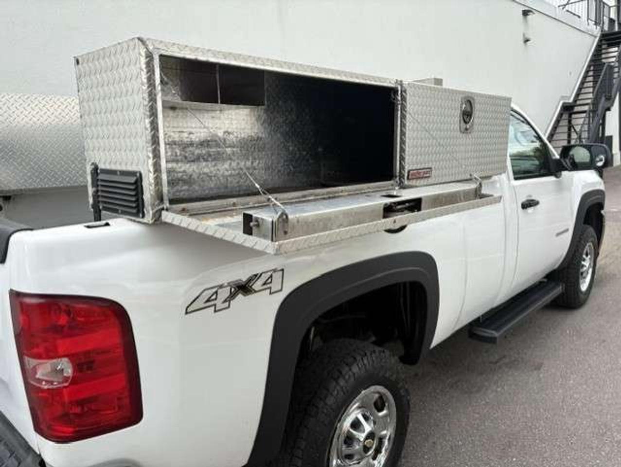 2013 Chevrolet Silverado 2500 4X4-LONG BOX-1 OWNER-CERTIFIED-NEW BRAKES Photo