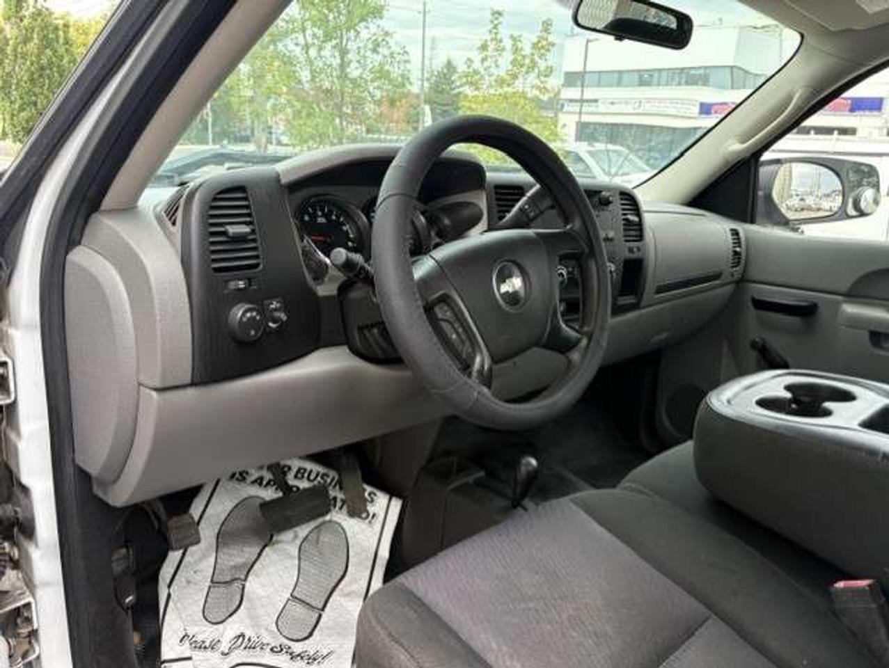 2013 Chevrolet Silverado 2500 4X4-LONG BOX-1 OWNER-CERTIFIED-NEW BRAKES Photo