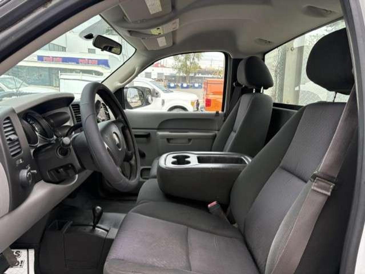 2013 Chevrolet Silverado 2500 4X4-LONG BOX-1 OWNER-CERTIFIED-NEW BRAKES Photo