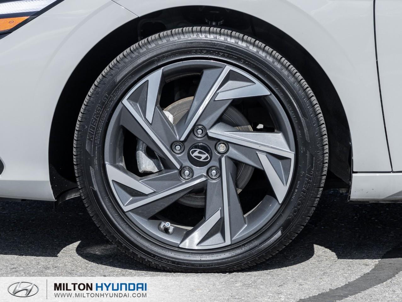 2025 Hyundai Elantra HEV Luxury 4dr Sedan Photo3