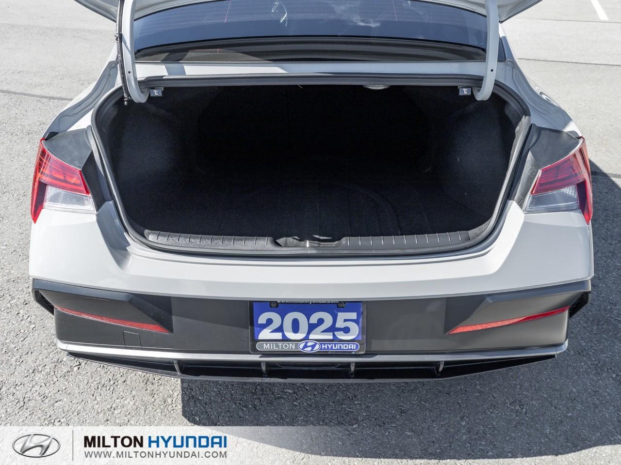 2025 Hyundai Elantra HEV Luxury 4dr Sedan Photo