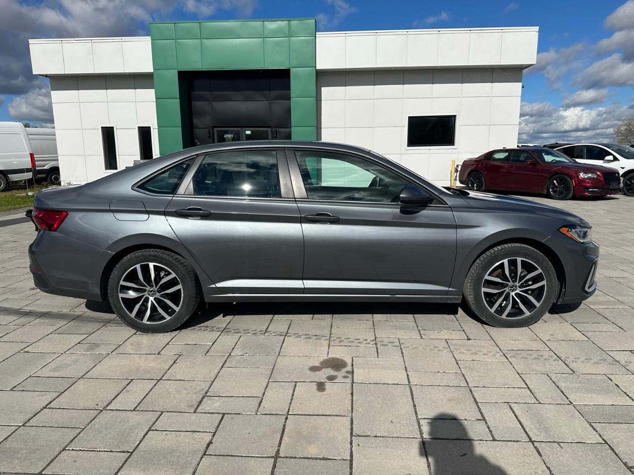 2025 Volkswagen Jetta Comfortline 4dr Sedan Photo3
