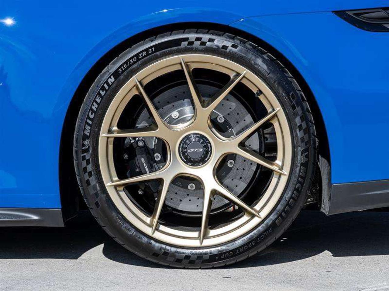 2026 Porsche 911 GT3 Coupe Front Axle Lift System Porsche Ceramic Composite Brakes (PCCB) with Calipers in High Gloss Photo