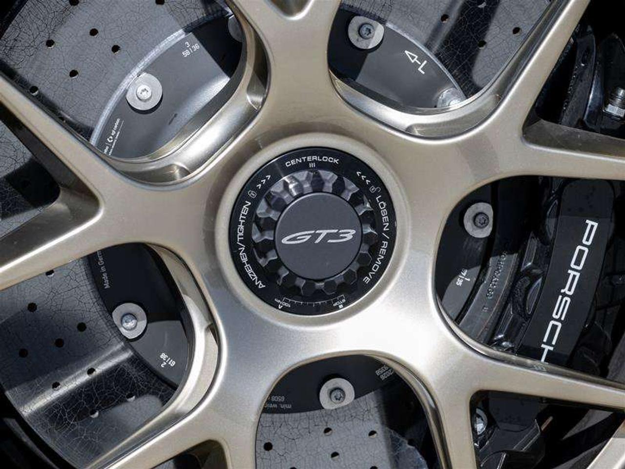 2026 Porsche 911 GT3 Coupe Front Axle Lift System Porsche Ceramic Composite Brakes (PCCB) with Calipers in High Gloss Photo