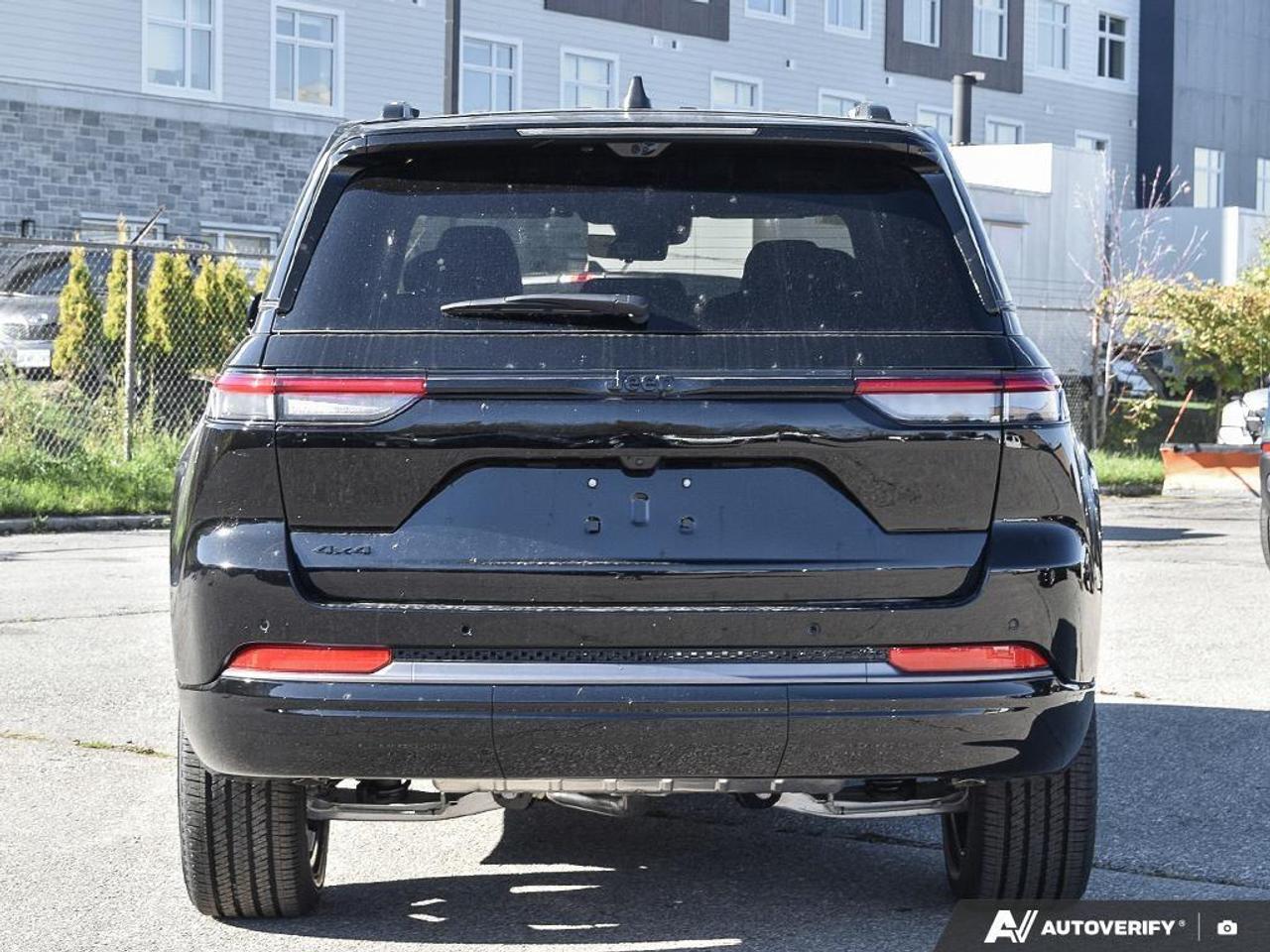 2027 Jeep Grand Cherokee Base 4dr 4x4 Photo