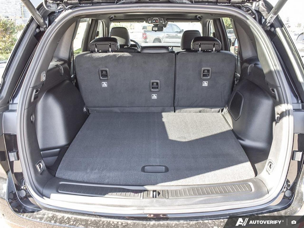 2027 Jeep Grand Cherokee Base 4dr 4x4 Photo