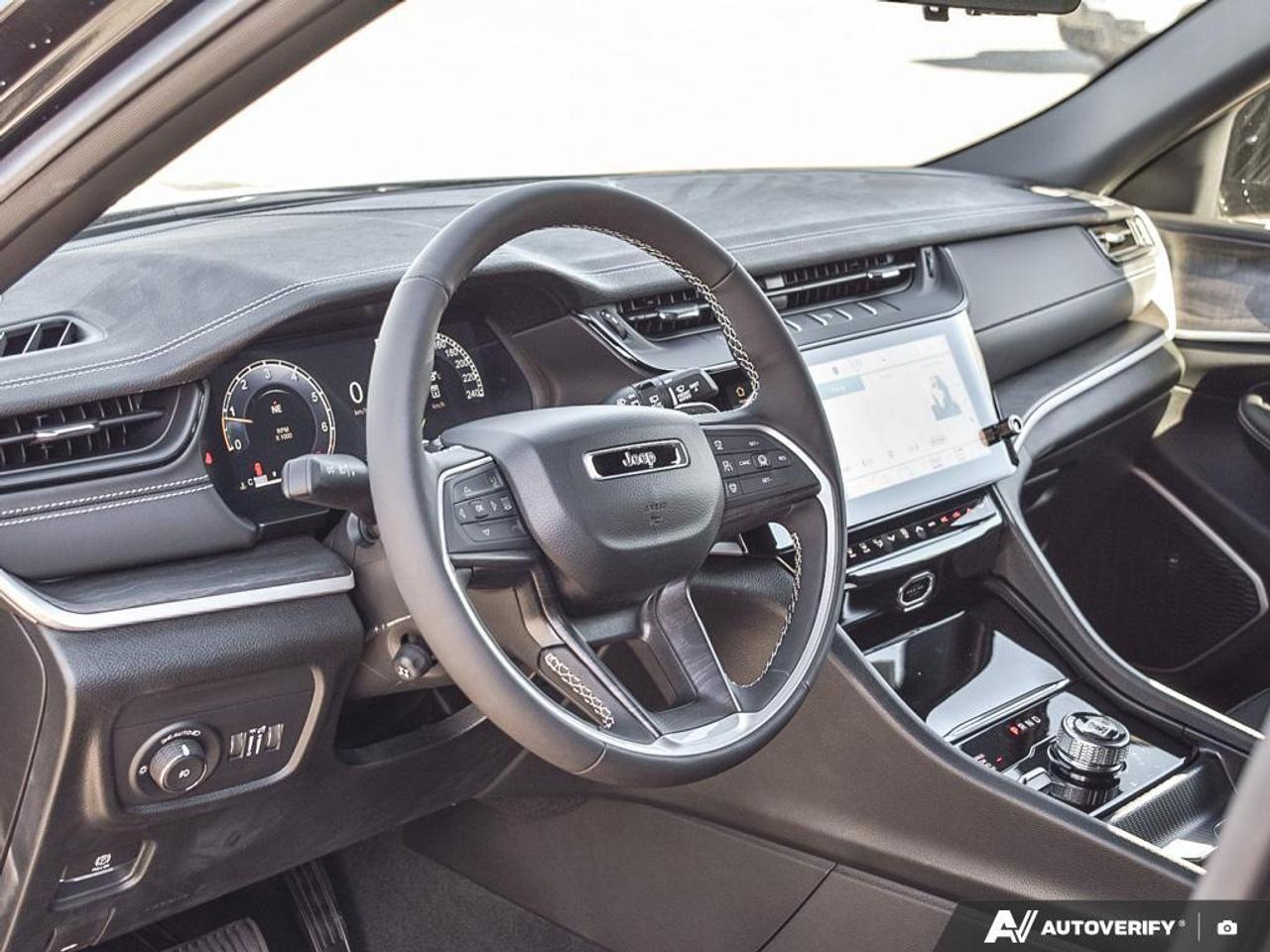 2027 Jeep Grand Cherokee Base 4dr 4x4 Photo