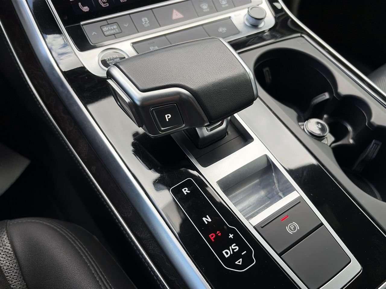 2023 Audi Q7 55 3.0T Progressiv quattro 8sp Tiptronic Alloy Wheels  Sunroof  Leather  3rd Row Seat Photo