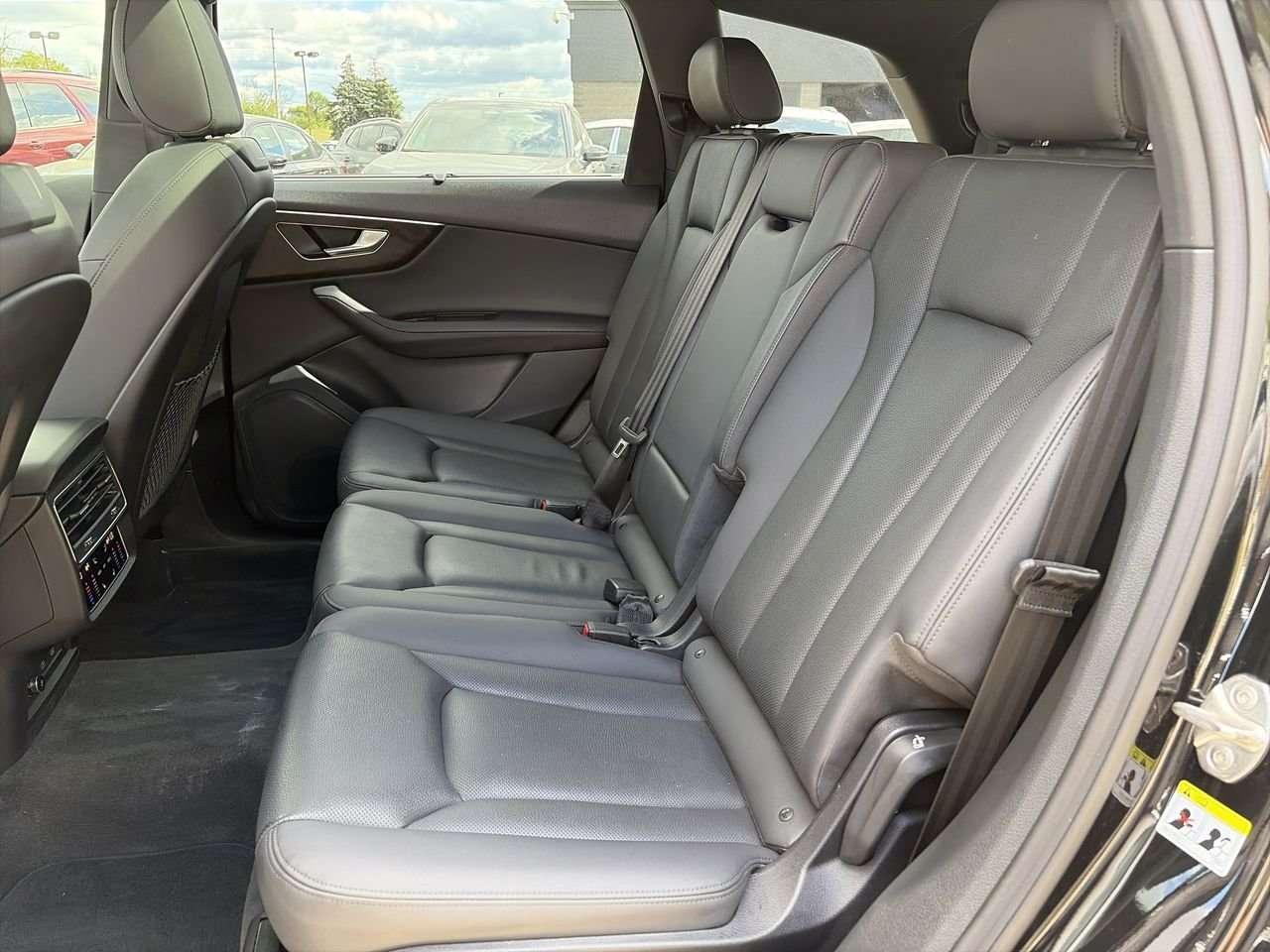 2023 Audi Q7 55 3.0T Progressiv quattro 8sp Tiptronic Alloy Wheels  Sunroof  Leather  3rd Row Seat Photo