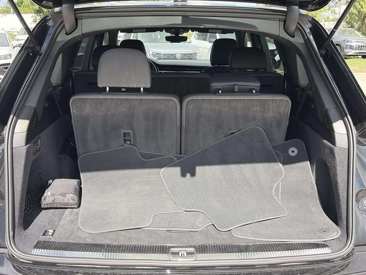 2023 Audi Q7 55 3.0T Progressiv quattro 8sp Tiptronic Alloy Wheels  Sunroof  Leather  3rd Row Seat Photo
