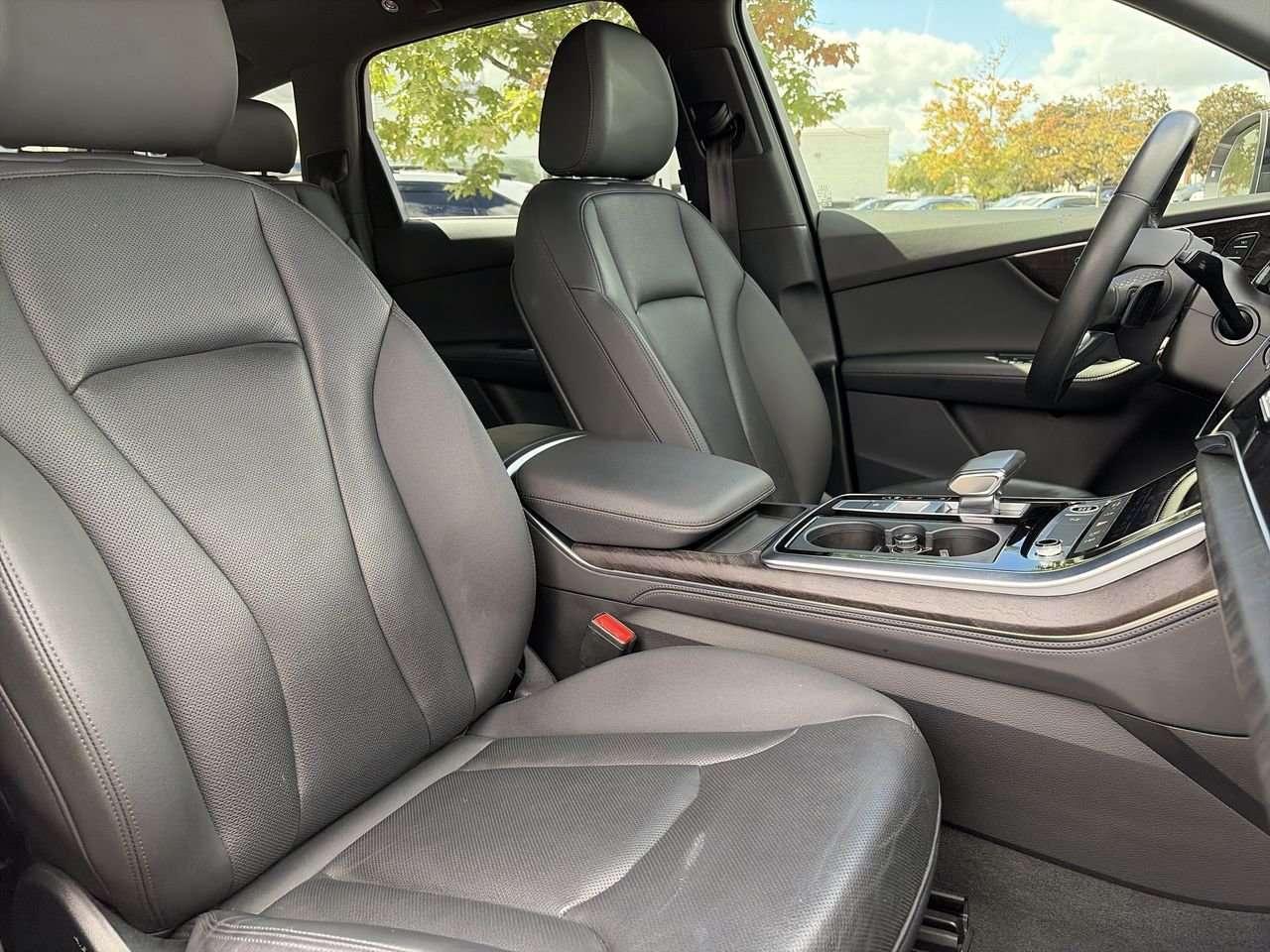 2023 Audi Q7 55 3.0T Progressiv quattro 8sp Tiptronic Alloy Wheels  Sunroof  Leather  3rd Row Seat Photo