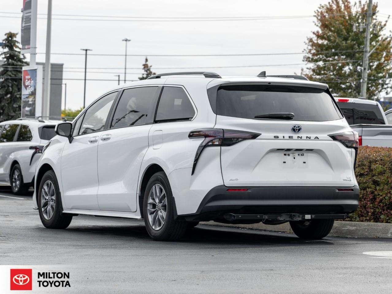 2024 Toyota Sienna HYBRID HEATED STEERING HEATED SEATS BLIND SPOT TCUV LE 8-Passenger Photo