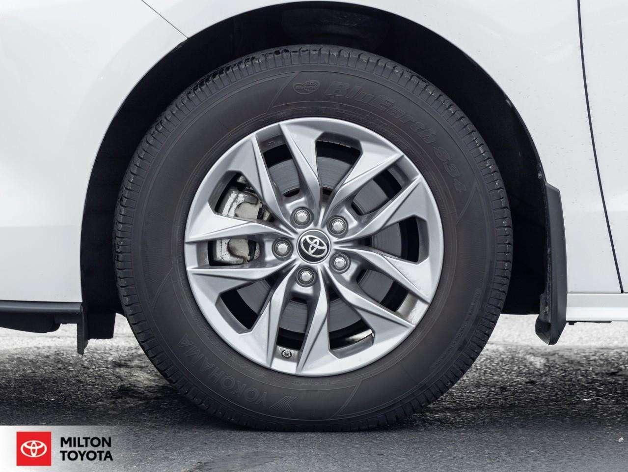 2024 Toyota Sienna HYBRID HEATED STEERING HEATED SEATS BLIND SPOT TCUV LE 8-Passenger Photo