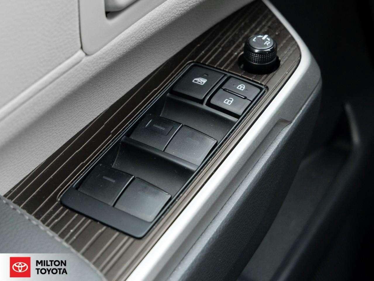 2024 Toyota Sienna HYBRID HEATED STEERING HEATED SEATS BLIND SPOT TCUV LE 8-Passenger Photo