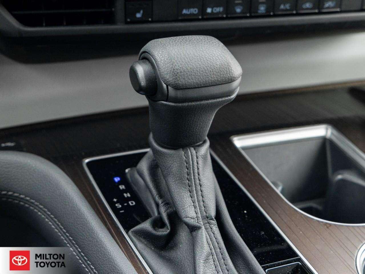 2024 Toyota Sienna HYBRID HEATED STEERING HEATED SEATS BLIND SPOT TCUV LE 8-Passenger Photo