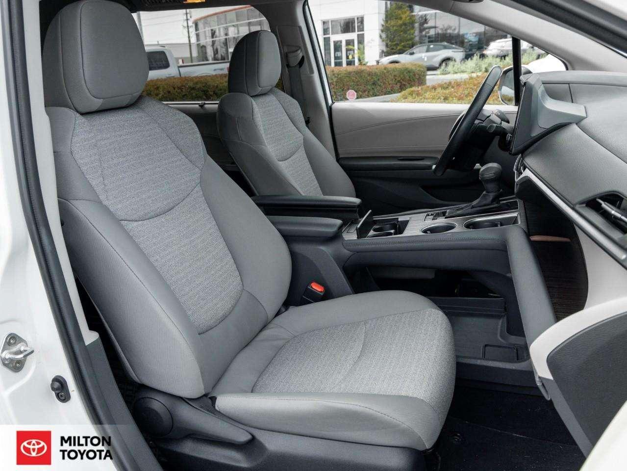 2024 Toyota Sienna HYBRID HEATED STEERING HEATED SEATS BLIND SPOT TCUV LE 8-Passenger Photo