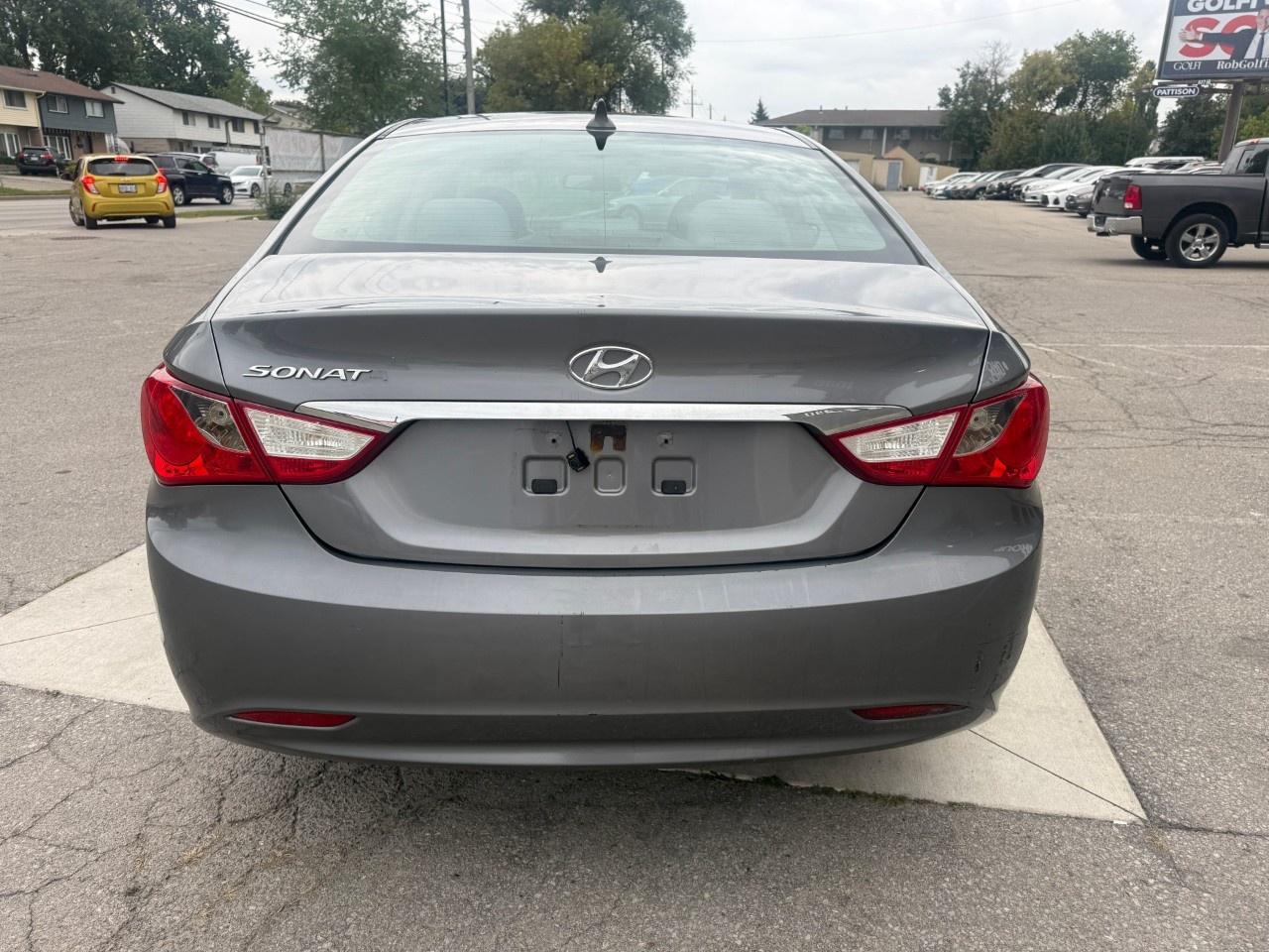 2011 Hyundai Sonata 4dr Sdn 2.4 Auto GL Photo