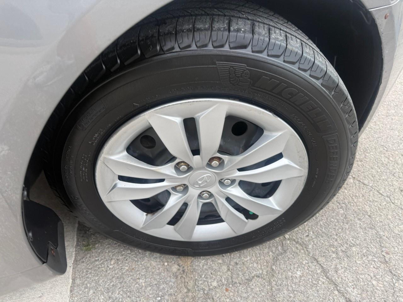2011 Hyundai Sonata 4dr Sdn 2.4 Auto GL Photo