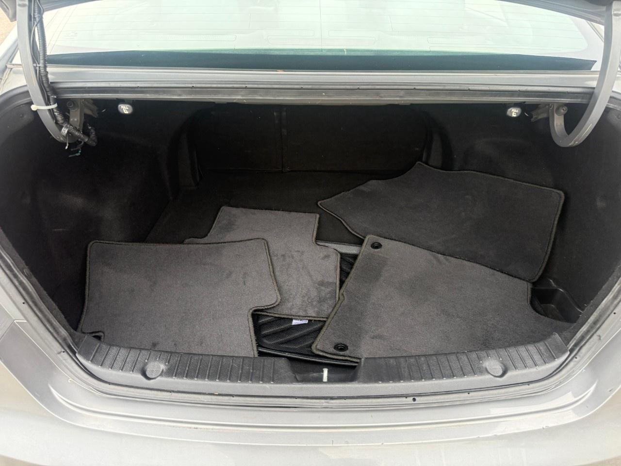 2011 Hyundai Sonata 4dr Sdn 2.4 Auto GL Photo
