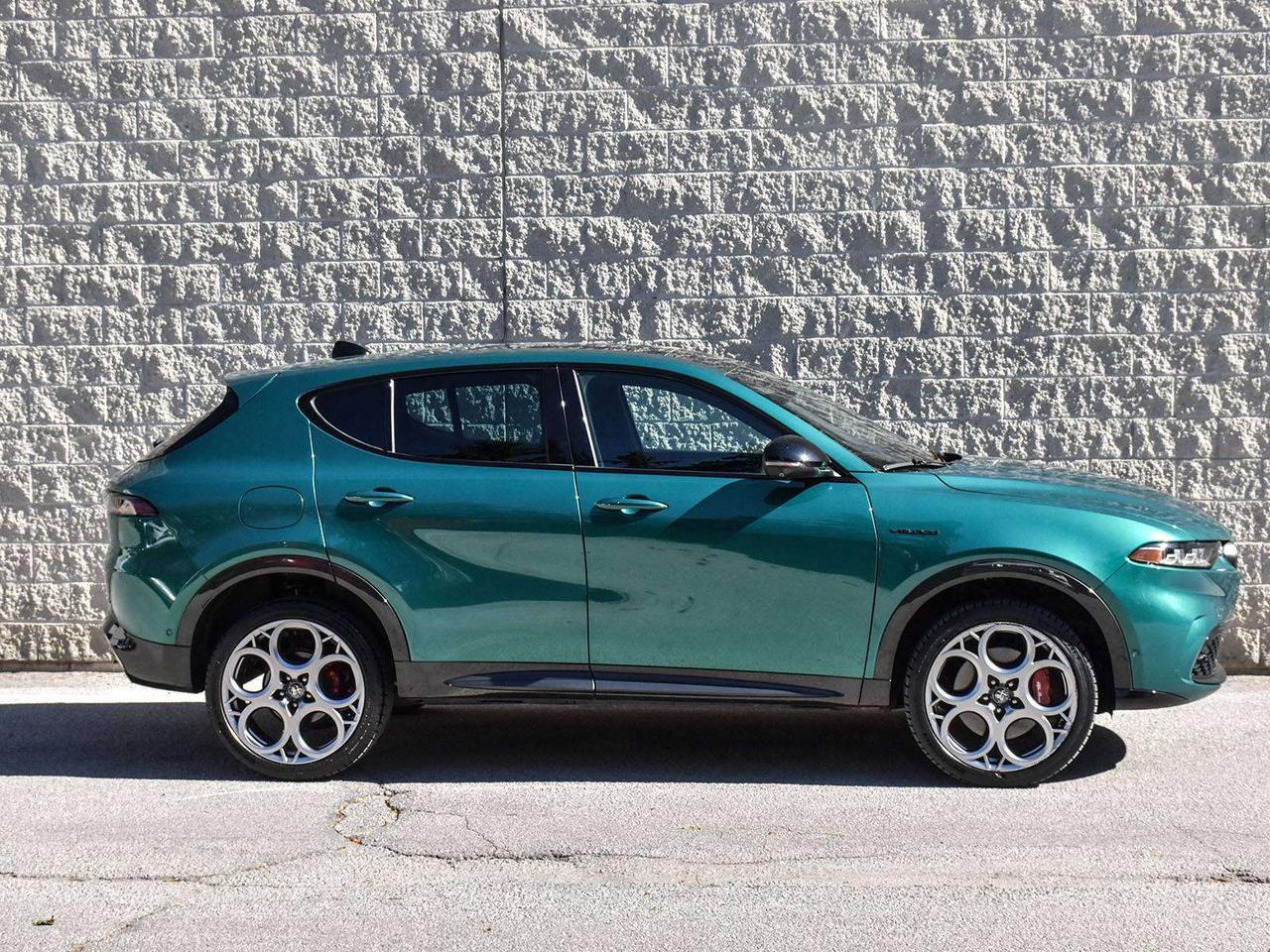 2023 Alfa Romeo Tonale Veloce 4dr All-Wheel Drive Photo