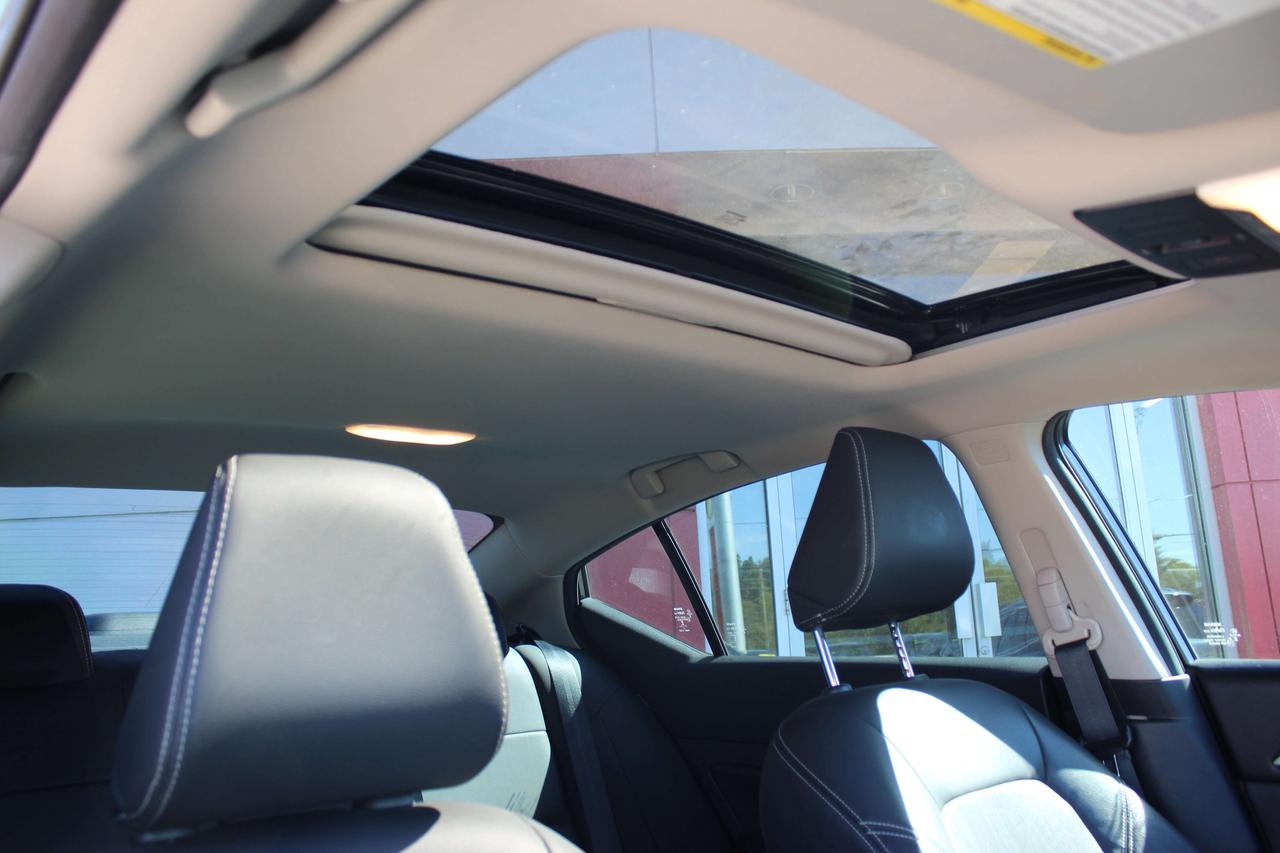2021 Nissan Altima 2.5 Platinum Photo