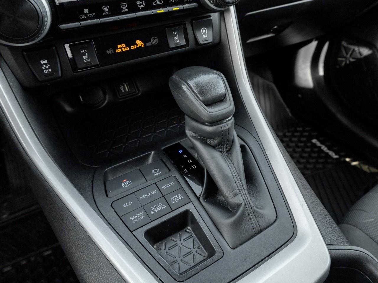 2025 Toyota RAV4 LE AWD Photo