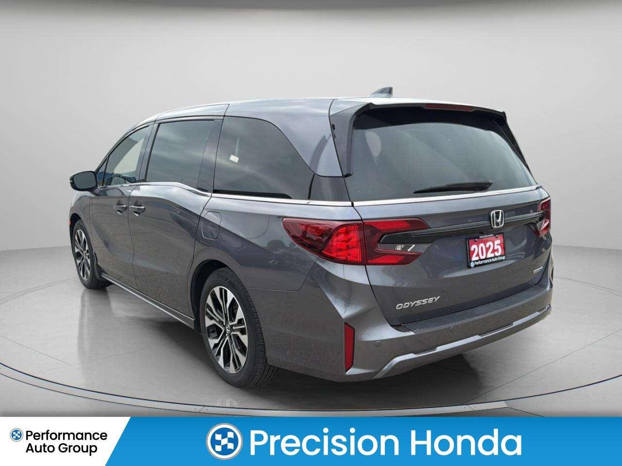2025 Honda Odyssey TOURING NAVIGATION LEATHER SUNROOF Photo
