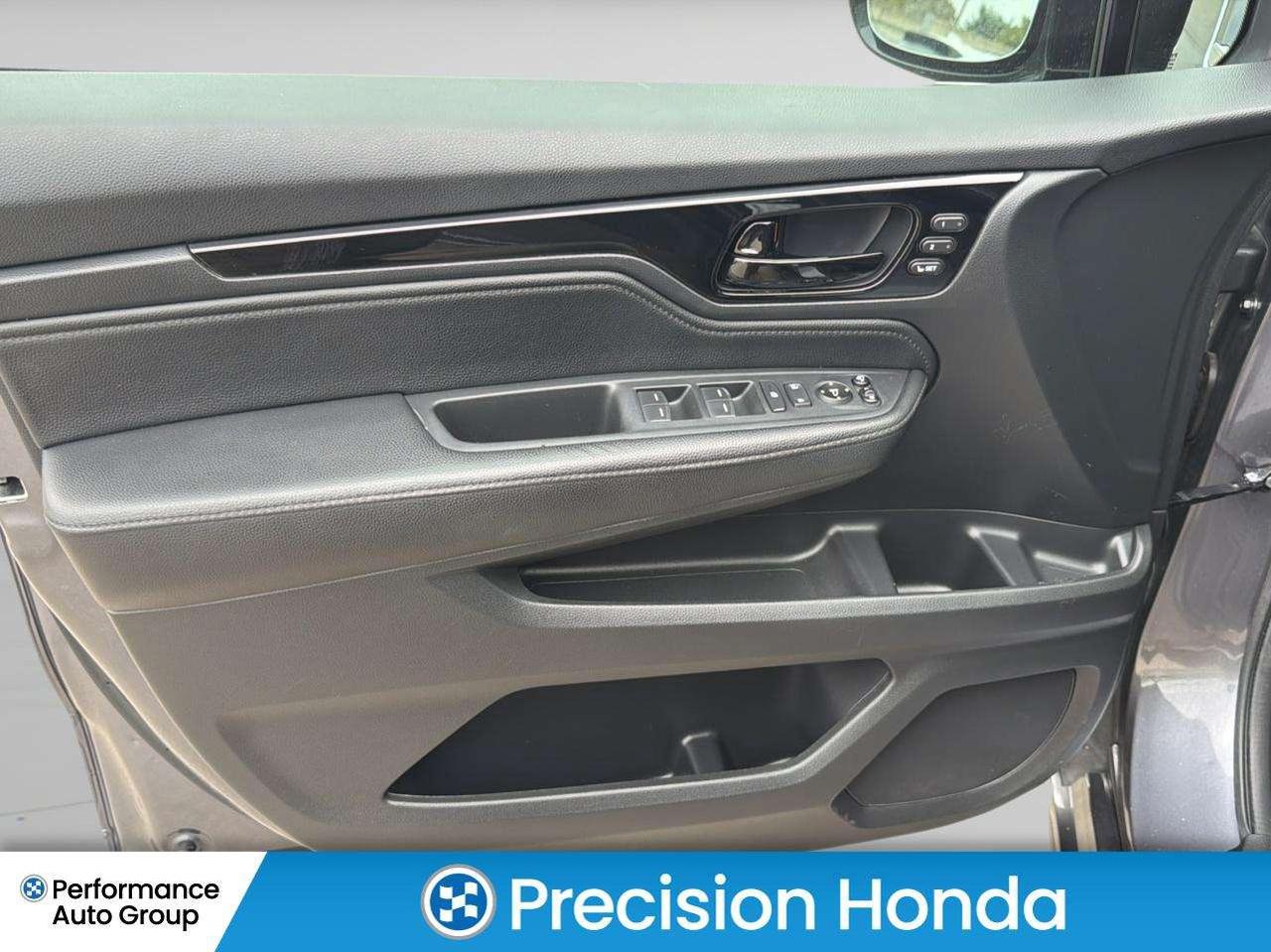 2025 Honda Odyssey TOURING NAVIGATION LEATHER SUNROOF Photo