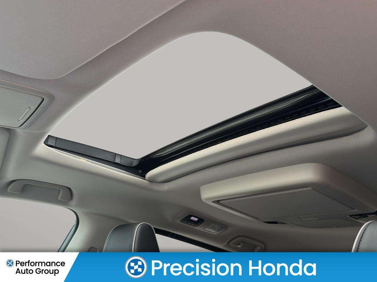 2025 Honda Odyssey TOURING NAVIGATION LEATHER SUNROOF Photo
