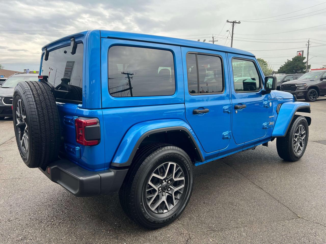 2024 Jeep Wrangler Sahara *LTHR *SKY PWR TOP *PWR SEATS *NAVI *ALPINE Photo