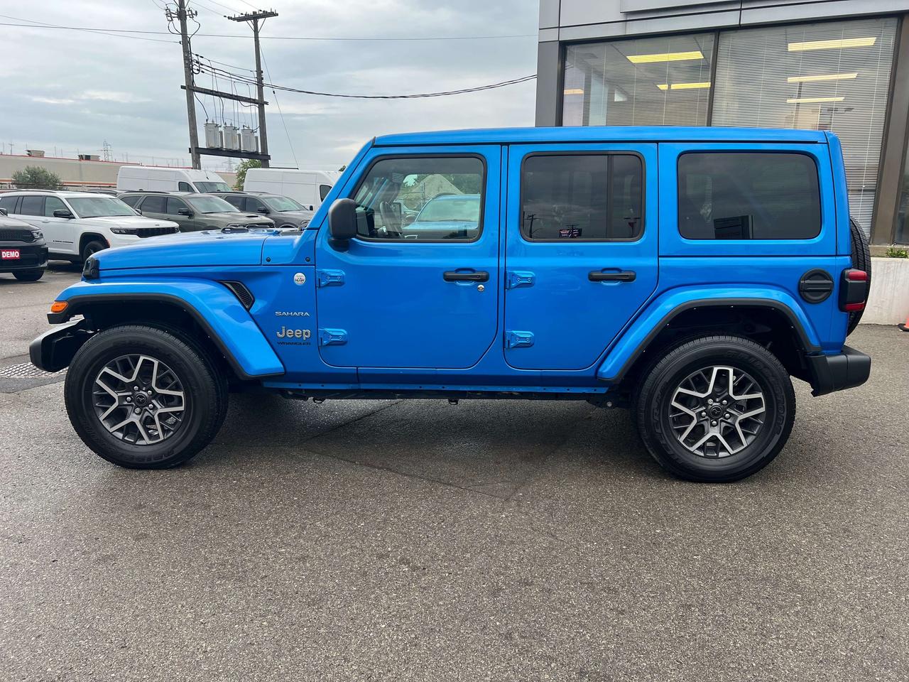 2024 Jeep Wrangler Sahara *LTHR *SKY PWR TOP *PWR SEATS *NAVI *ALPINE Photo