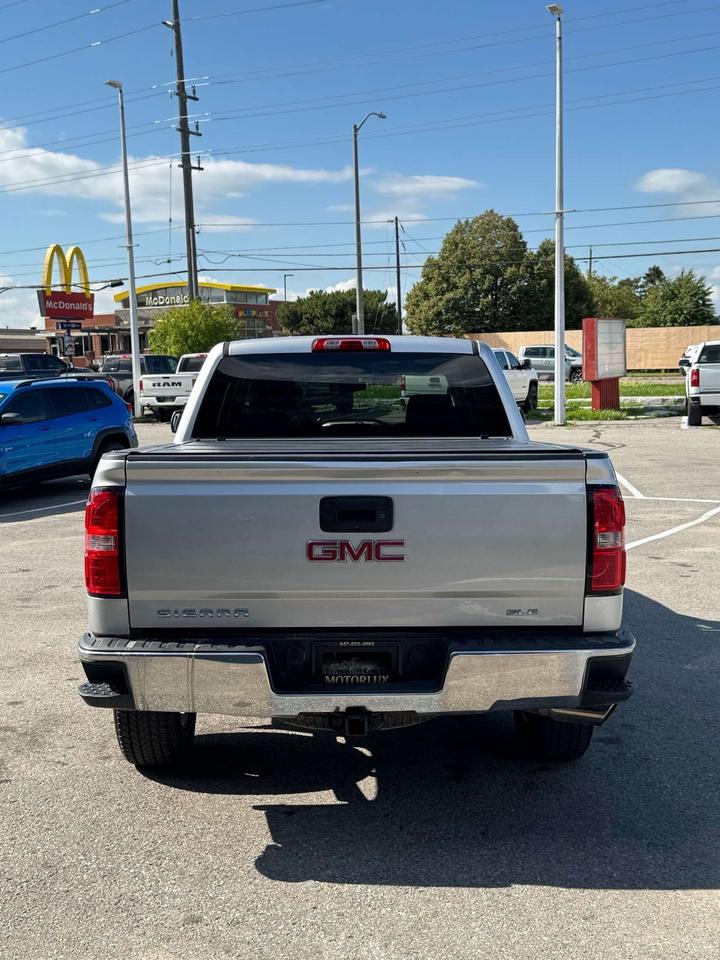 2018 GMC Sierra 1500 4WD Crew Cab 143.5 SLE 5'8 Box Photo