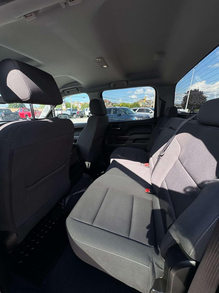 2018 GMC Sierra 1500 4WD Crew Cab 143.5 SLE 5'8 Box Photo