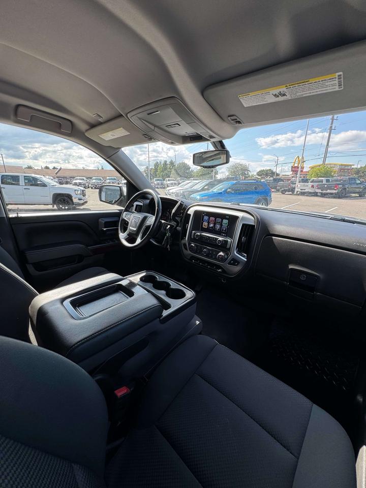 2018 GMC Sierra 1500 4WD Crew Cab 143.5 SLE 5'8 Box Photo