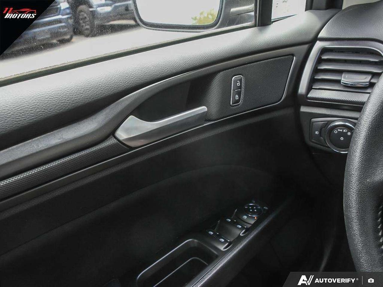 2018 Ford Fusion SE FWD   LOW KMS   CERTIFIED Photo