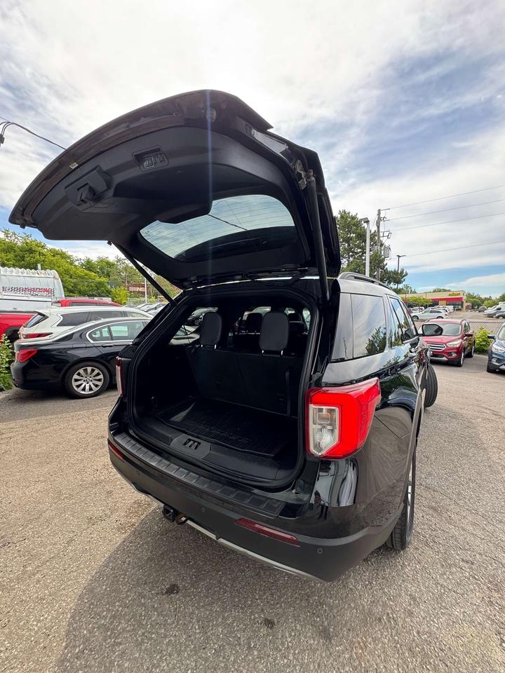 2020 Ford Explorer XLT 4WD Photo