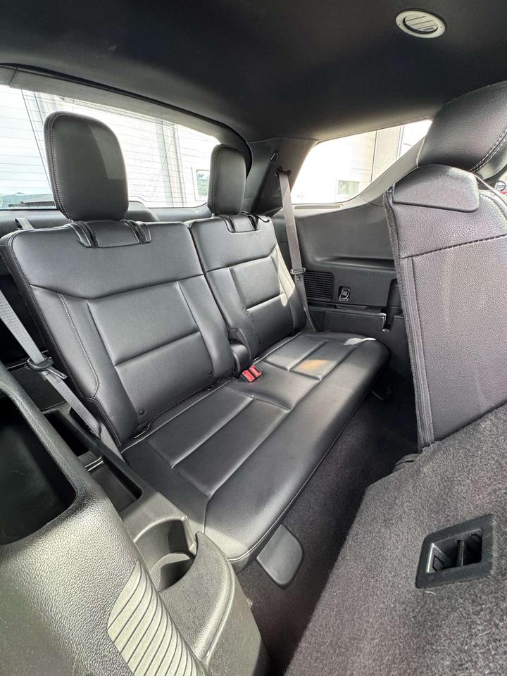 2020 Ford Explorer XLT 4WD Photo