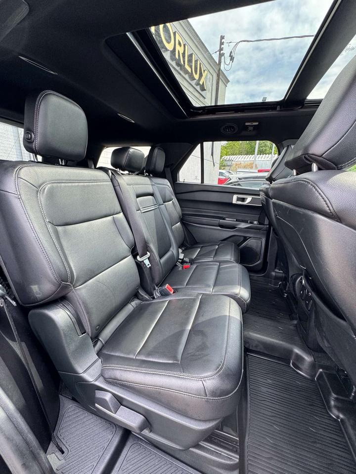 2020 Ford Explorer XLT 4WD Photo
