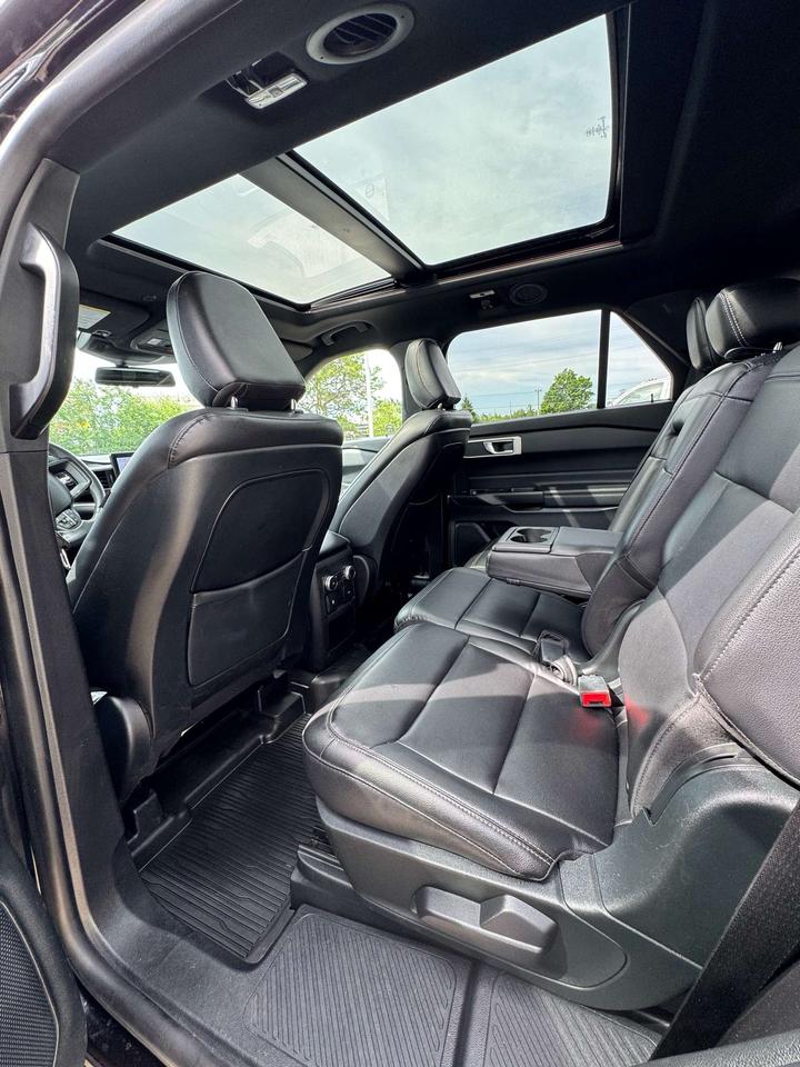 2020 Ford Explorer XLT 4WD Photo